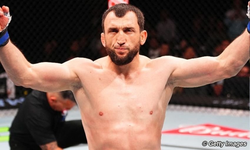 Raja Kungfu Dagestan Muslim Salikhov, KO Carlos Leal dalam 42 Detik di UFC Abu Dhabi