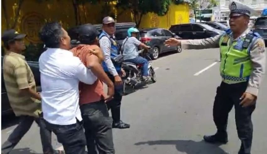 Tertibkan Parkir Liar, Petugas Dinas Perhubungan Kota Medan Malah Dianiaya