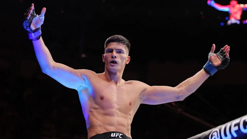 Debut Brutal Mantan Model Versace: Islam Dulatov Hancurkan Adam Fugitt di Ronde Pertama UFC 318