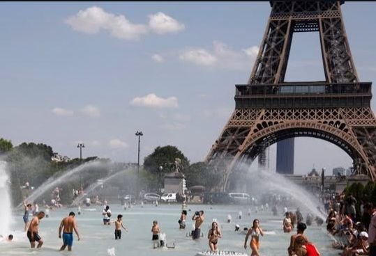 Gelombang Panas Landa Eropa, Menara Eiffel Tutup