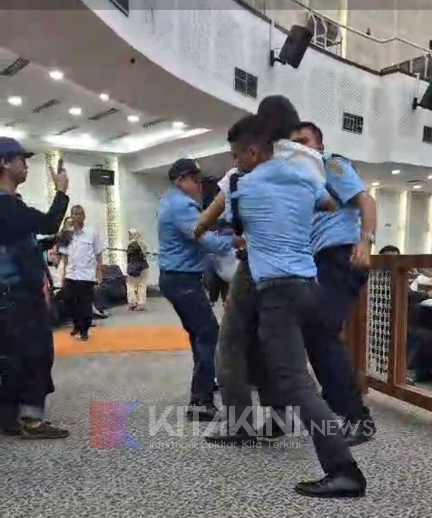 Kericuhan Aktivis Buruh Asahan Terjadi Saat Wagub Surya Akan Sampaikan RPJMD di Ruang Paripurna DPRD Sumut