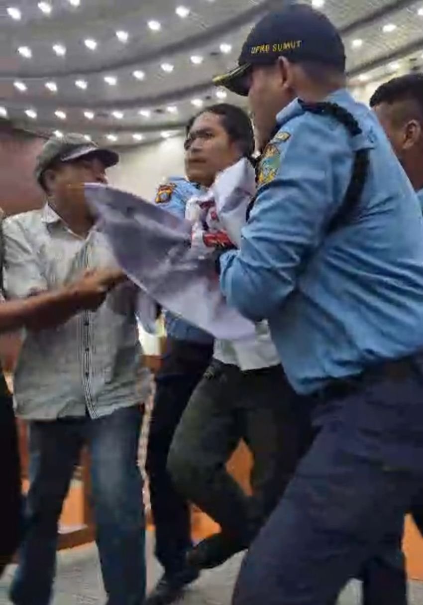 Nyaru Jadi Wartawan, Aktivis Buruh Sampaikan Protes di Paripurna DPRD Sumut