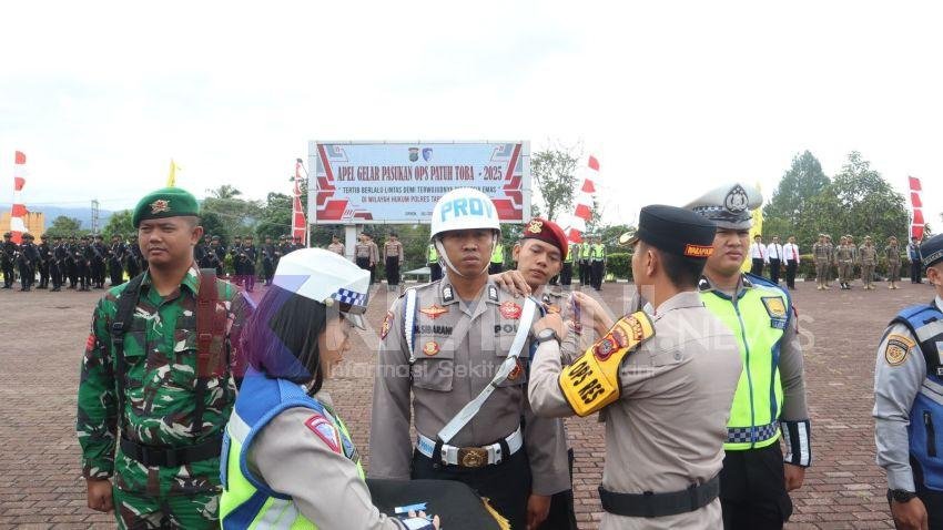 Penyematan Pita Tandai Dimulainya Ops Patuh Toba 2025 di Polres Tapsel