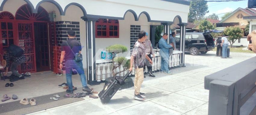 Geledah Semua Kamar, KPK Bawa 3 Koper Dari Rumah Direktur PT DNG