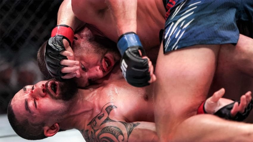 Ridder Kalahkan Whittaker pada Laga Dramatis Lima Ronde