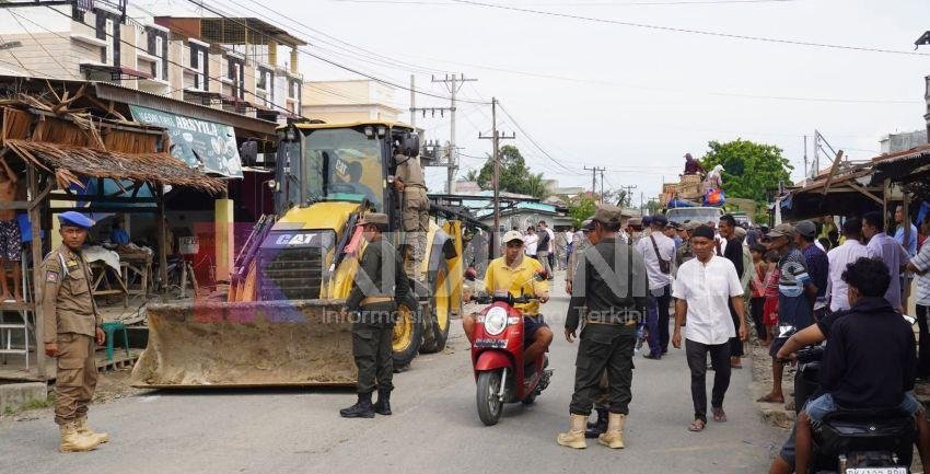 Pemkab Langkat Tertibkan Lapak Pedagang Pasar Tanjung Pura