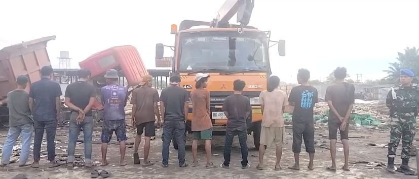 TNI Polri Amankan Belasan Pelaku Penjarahan di Medan Deli, Diwarnai Isak Tangis