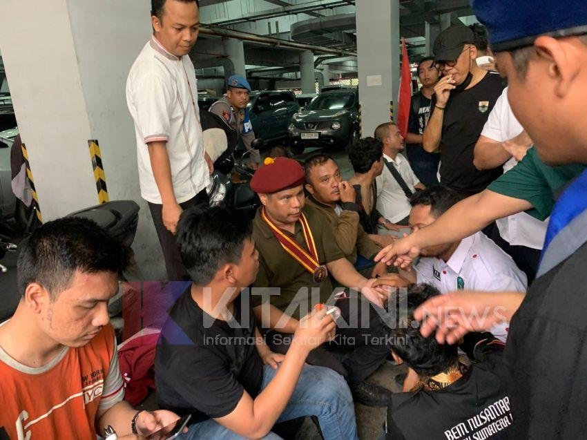 Sepuluh Orang Pendemo Diamankan Polisi