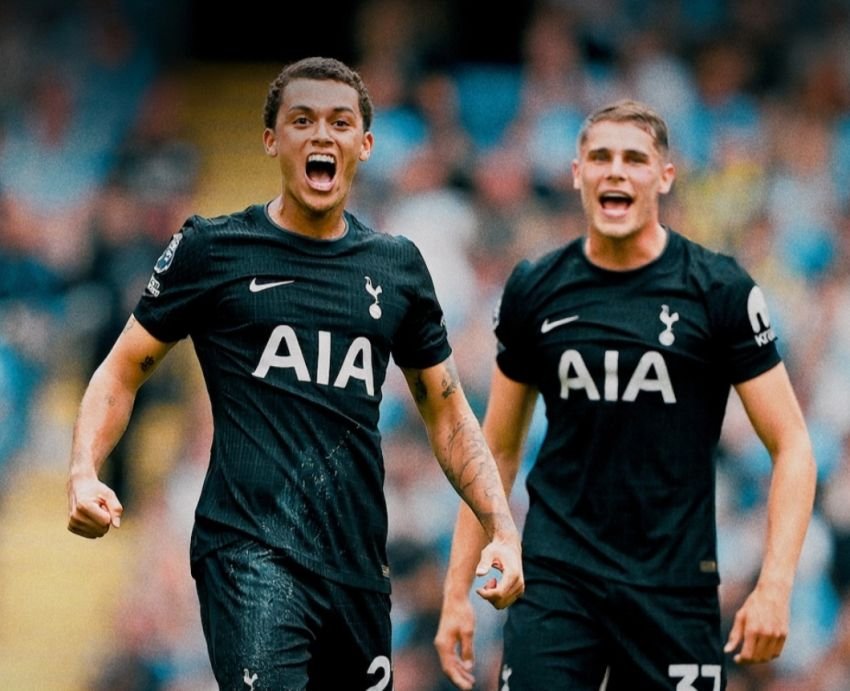Tottenham permalukan Manchester City 2-0 di Etihad lewat gol Johnson dan Palhinha.