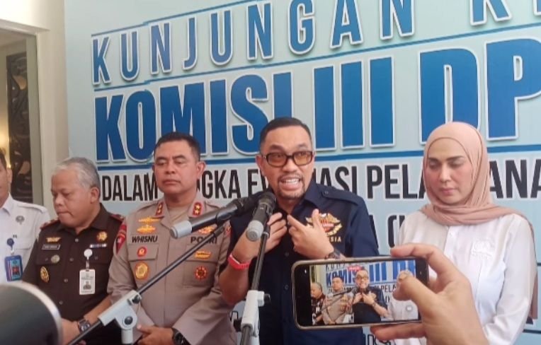 Ucapan &ldquo;Tolol&rdquo; Ahmad Sahroni Berujung Mutasi dari Komisi III ke Komisi I DPR
