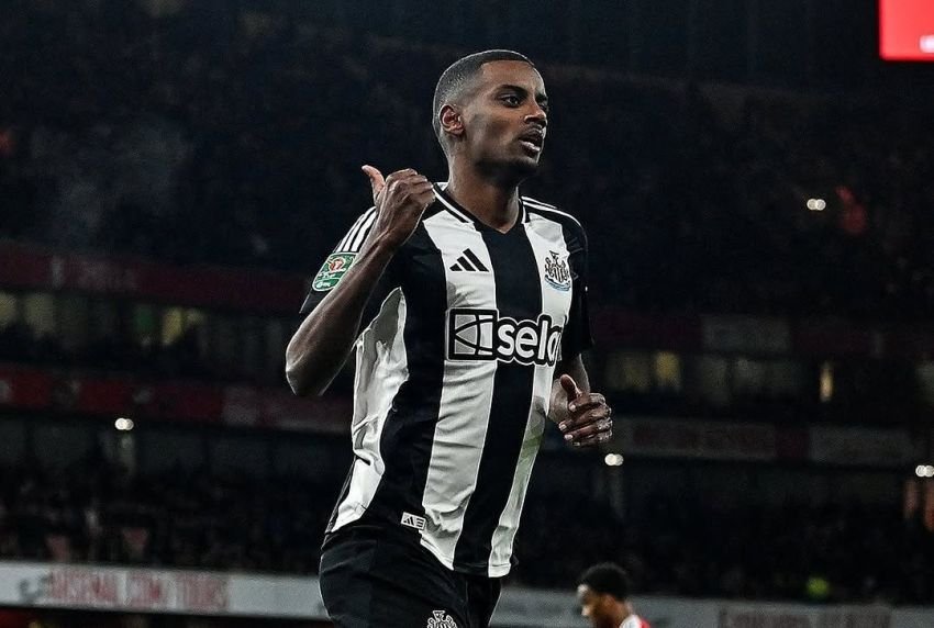 Newcastle United Tolak Tawaran Awal &pound;120 Juta Liverpool untuk Alexander Isak
