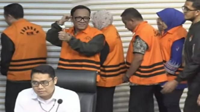 Kenakan Rompi Orange dan Tangan Diborgol, KPK Tetapkan Noel Sebagai Tersangka