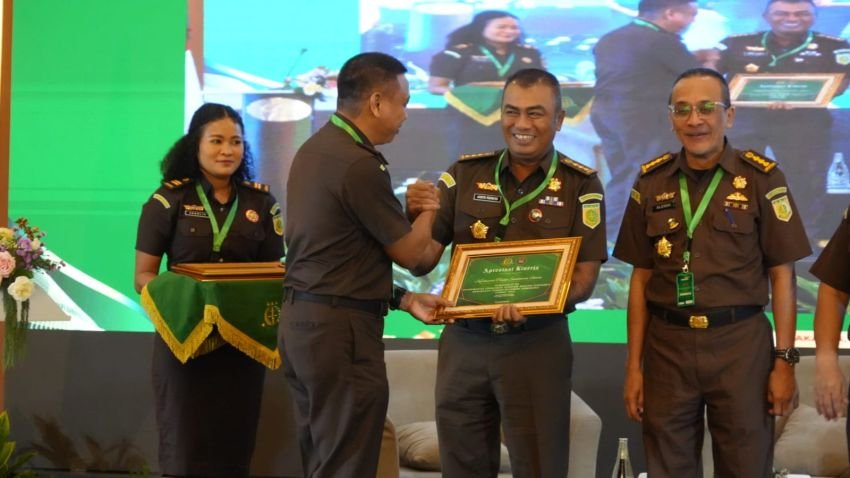 Terbaik III Seluruh Indonesia, Bidang Intelijen Kejatisu Raih Penghargaan