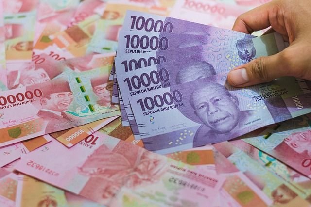 IHSG Menguat di Awal Pekan, Rupiah Tertekan Sentimen Global