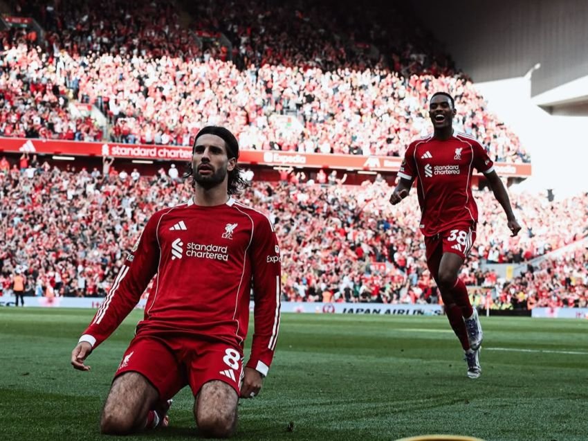 Liverpool Menang 1&ndash;0 atas Arsenal, Szoboszlai Antar The Reds ke Puncak Klasemen