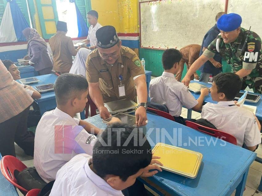 Launching MBG di Sidimpuan, Letnan dan Ketua DPRD Tinjau Sekolah