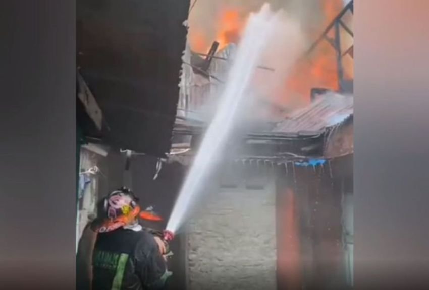 Diduga Korsleting Listrik, Empat Rumah Terbakar di Medan Timur