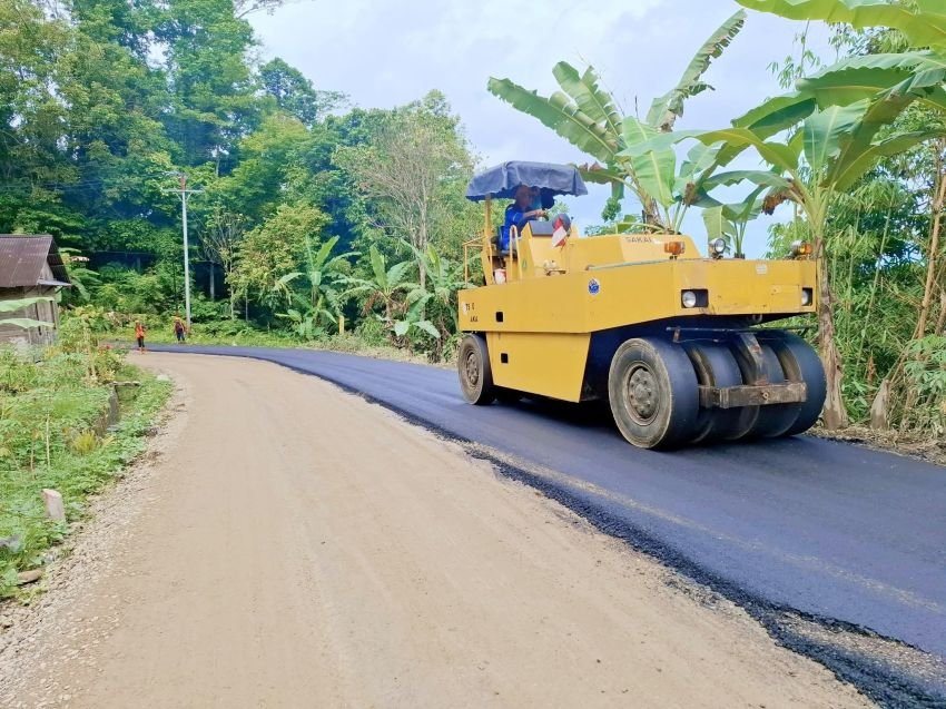Berkat Laoli Minta Plt Kadis PUPR Sumut Hentikan Pengaspalan Jalan di Kawasan Nias Tengah