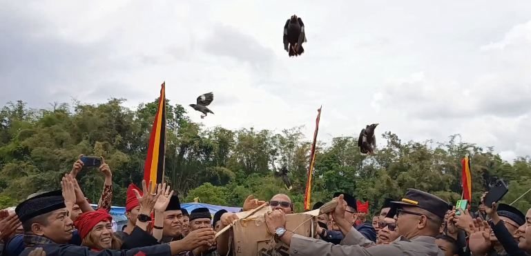 Masyarakat Adat di Kaki Gunung Marapi, Canangkan Larangan Perburuan Burung