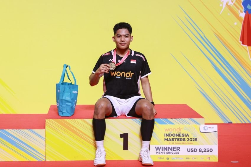 Dominan Tanpa Ampun, Zaki Ubaidillah Libas Wakil China di Final Indonesia Masters 2025