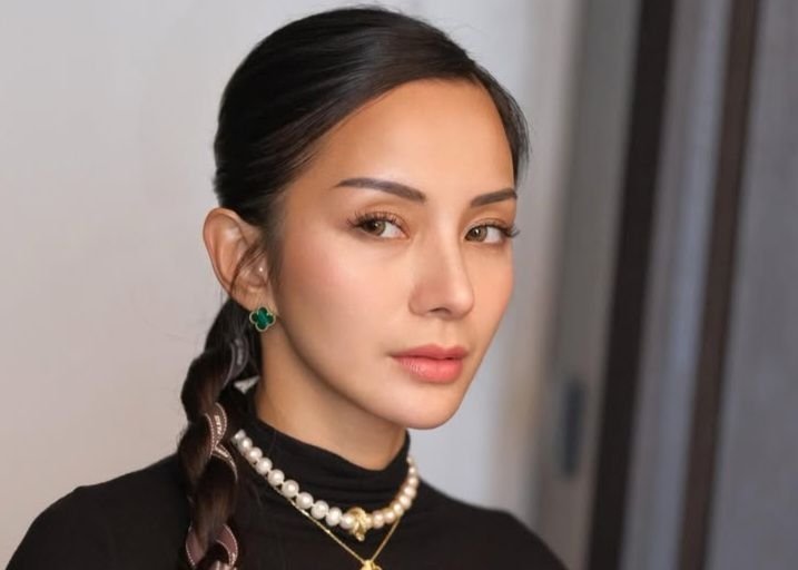 Kirana Larasati Ogah Lawan Sinar Matahari