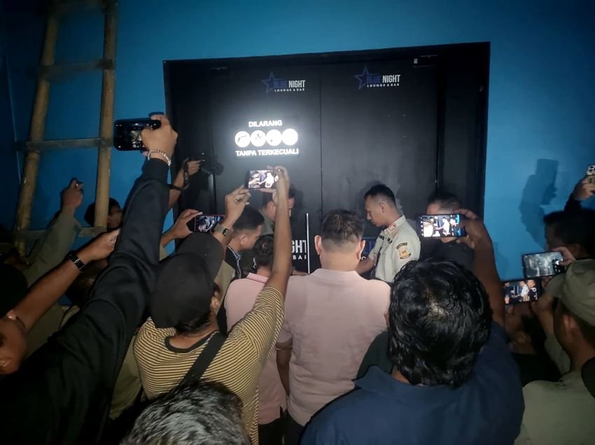 Pemprovsu Segel Tempat Hiburan Malam Blue Night