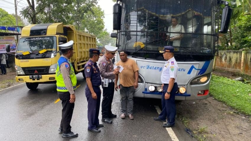 Hari Ke-3 OPS Zebra Toba, Satlantas Polres Padangsidimpuan Bersama Dishub Lakukan Ram Chek