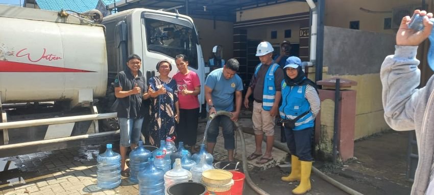 Pasca Banjir, Tirtanadi Kirim Mobil Tangki Air ke Masyarakat Terdampak Bencana