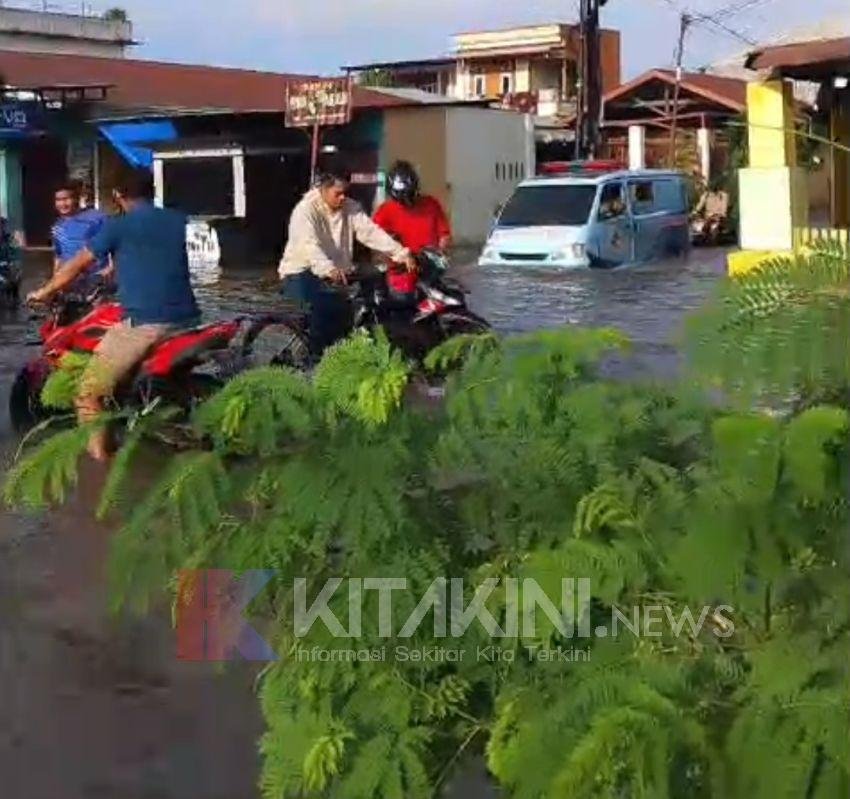 Diguyur Hujan Deras, Kelurahan Tangkahan, Medan Labuhan Terendam Banjir
