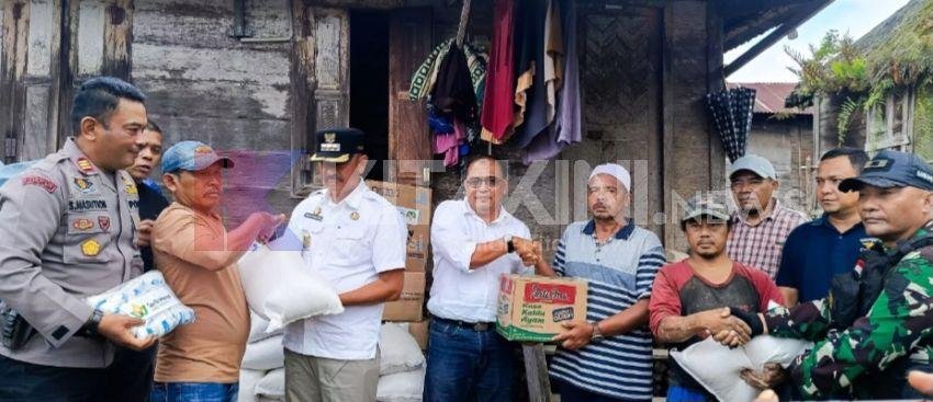 Bupati Madina Salurkan Bantuan Untuk 2 Desa Terisolir
