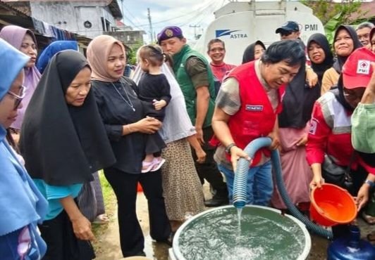 Komeng Hibur Korban Bencana Sumatera
