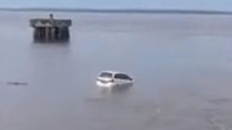 Jembatan Tanjung Buton Riau Ambruk, Mobil Tercebur ke Laut