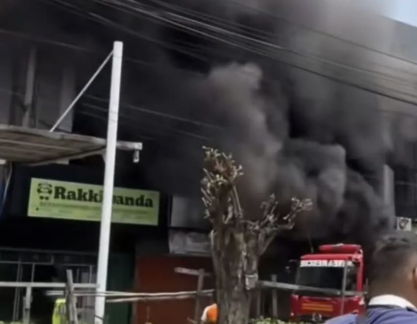 Plaza Milenium Terbakar, Pengunjung dan Pedagang Panik
