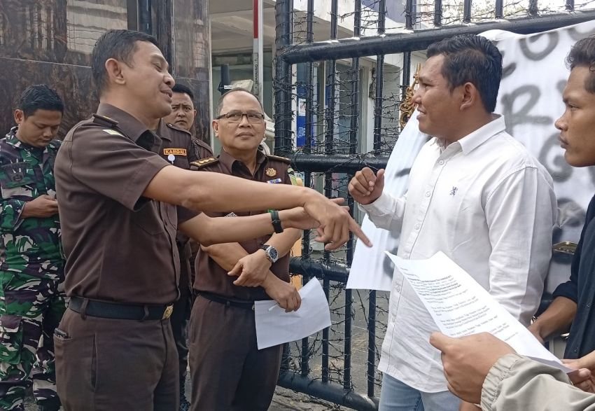Mahasiswa Desak Kejati Sumut Usut Dugaan Korupsi APBDes Kepala Desa Lantosan I