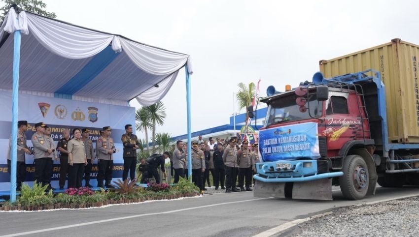 Polri Kirim 22 Kontainer Bantuan untuk 40 Ribu Korban Banjir dan Longsor di Sumatera