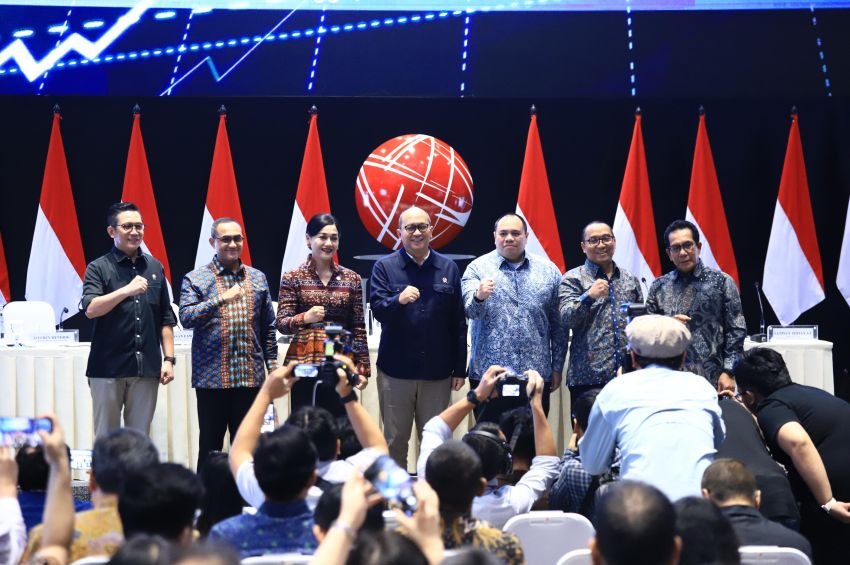 Pejabat OJK dan BEI Tekankan Pentingnya Kepercayaan Investor dalam Reformasi Pasar Modal
