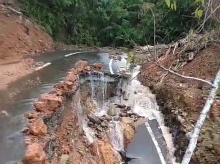 Jalan Jembatan Merah&ndash;Muarasoma Nyaris Putus, Aswin Parinduri Desak Pemprovsu Segera Turun Tangan