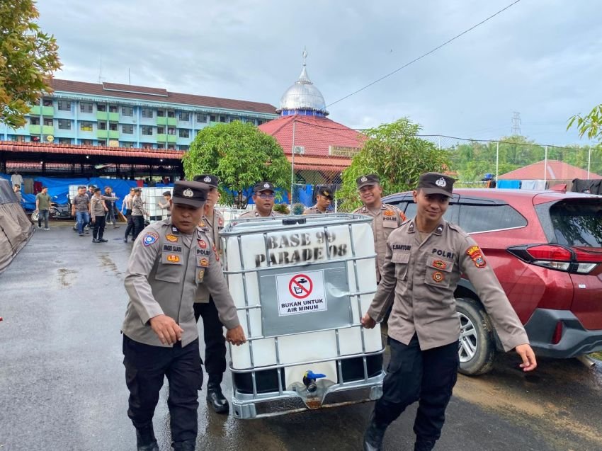 Bantuan 15 Unit Tangki Air, Wujudkan Kepedulian Pasca Bencana Alumni Akpol 99 Melalui Polres Tapteng