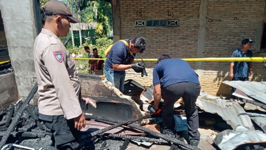 Dipicu Cekcok Rumah Tangga, Seorang Pria di Tapian Nauli Nekat Bakar Rumah Sendiri