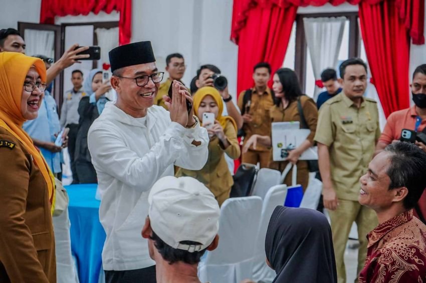 Dari Puing ke Harapan, Jejak Zakiyuddin Harahap Pulihkan Rumah Korban Siklon Senyar di Medan