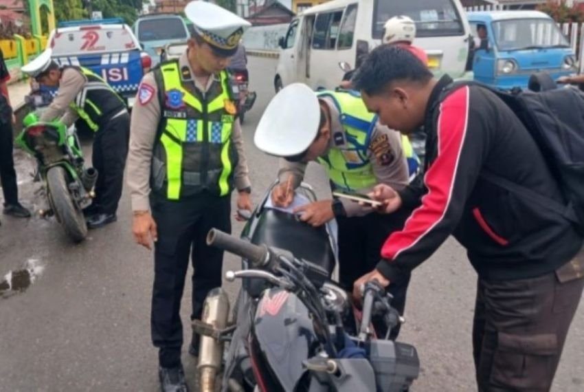 Pengendara Berknalpot Brong Ditilang Satlantas Polres Padangsidimpuan