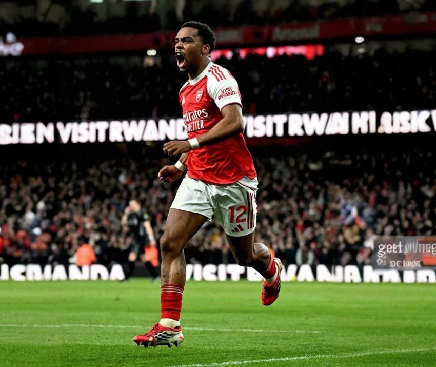 Set-Piece Mematikan! Arsenal Tekuk Chelsea 2-1 di Derby London yang Panas