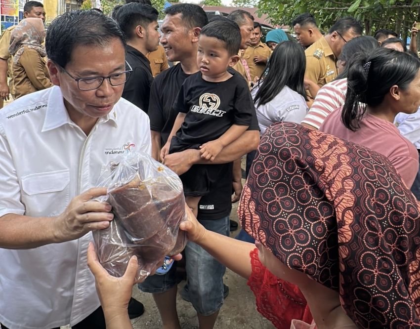 Sofyan Tan Gelontorkan dana 3,3 Milyar Untuk 3 Sekolah di STM Hulu