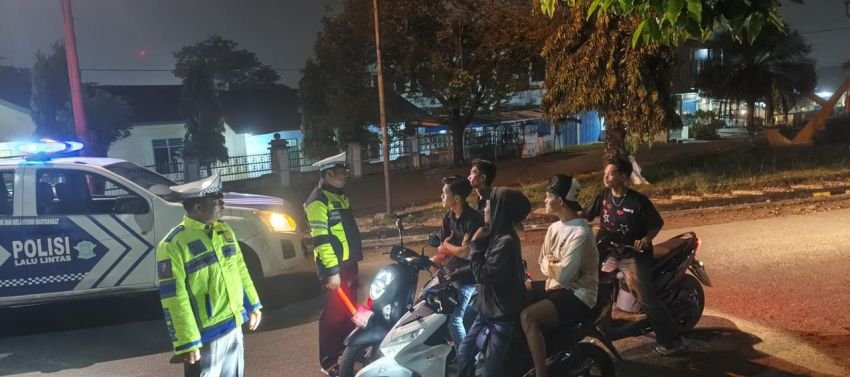 Antisipasi Tawuran dan Kenakalan Remaja, Satlantas Polres Padangsidimpuan Gelar Patroli Asmara Subuh