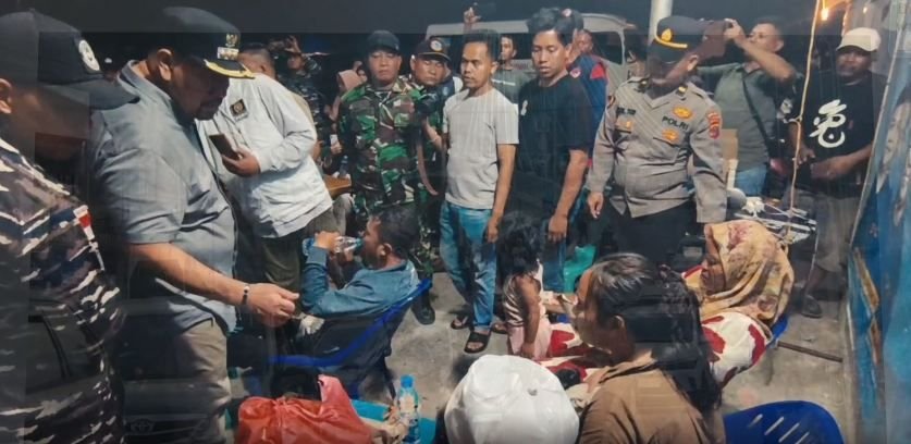 Kapal Pembawa Puluhan Wisatawan, Karam di Perairan Pulau Salah Nama