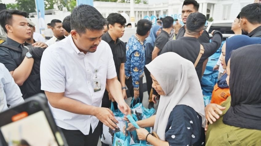 Relawan BBN Indonesia Salut Aksi Bobby Nasution Berbagi THR ke Warga