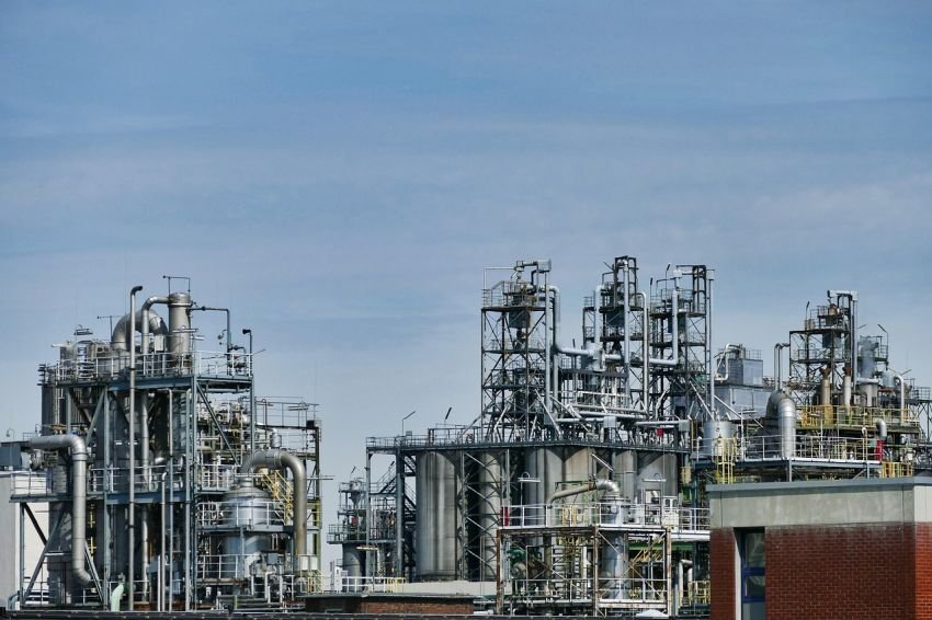 Perang Iran-AS Lambungkan Harga Minyak Dunia, Pengendalian Inflasi Bakal Lebih Sulit