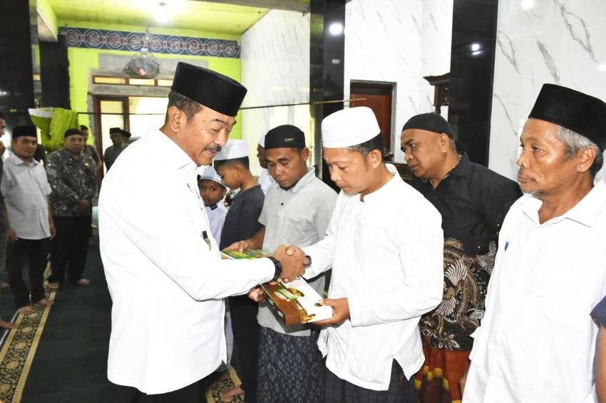 Safari Jumat Ramadan Pemkab Madina di Desa Sirangkap, Warga Keluhkan Infrastruktur
