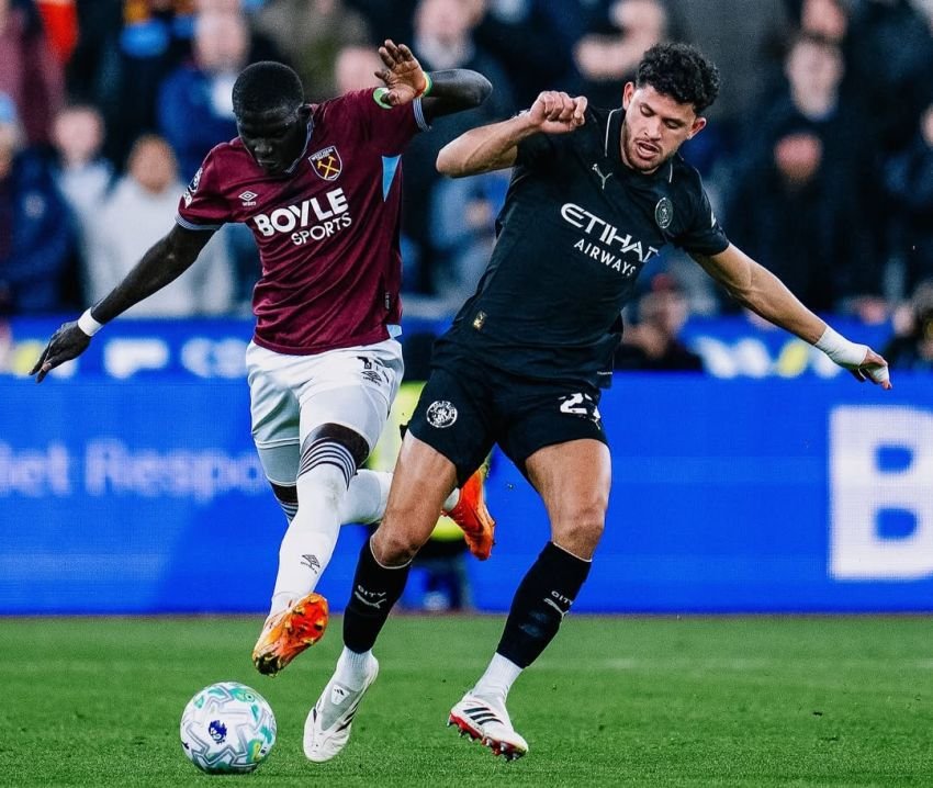 West Ham Jegal City, Arsenal Tersenyum di Puncak