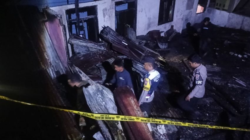 Jelang Sahur, Satu Unit Rumah Permanen di Padangsidimpuan Hangus Terbakar